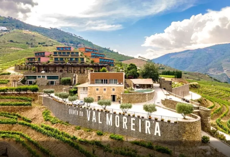 Val Moreira Lodging